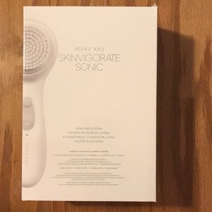 Mary Kay skinvigorate sonic skin care system.